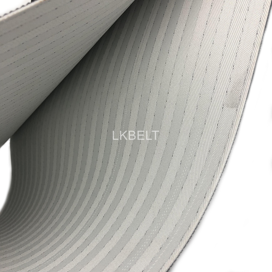Light-coloured fabric underside of treadmill belt