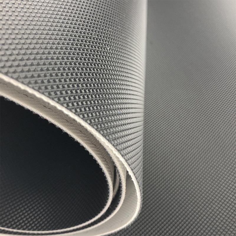 Running belt texture and visible belt edge